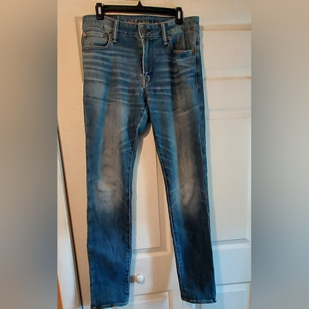 American Eagle Men Next Level Airflex Denim Jeans Whiskers Distressed 32x34 READ